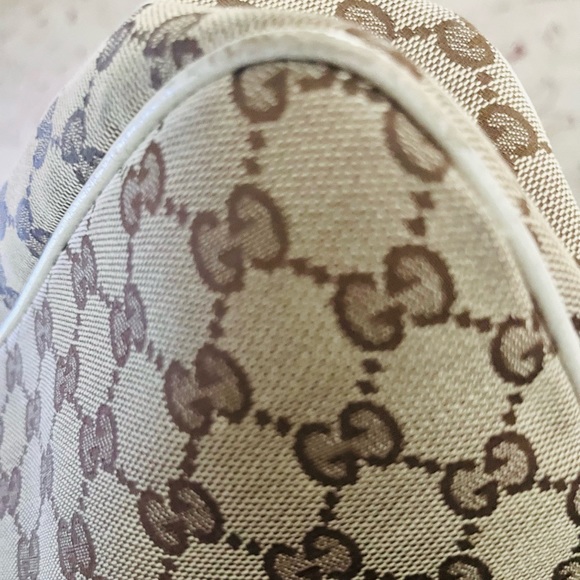 Authentic Gucci Shoulder Bag in Canvas - Picture 9 of 16
